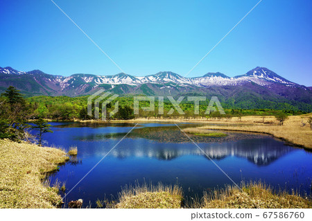 Shiretoko Five Lakes and Shiretoko Mountain Range 67586760