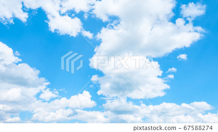 Refreshing blue sky in early summer 67588274