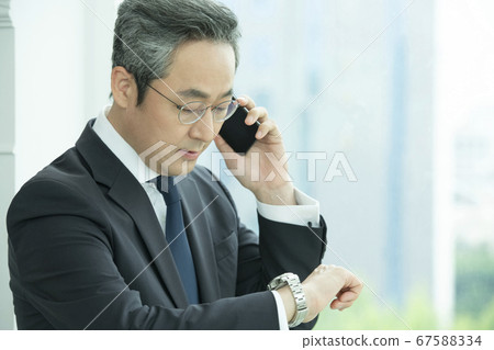 商務西裝男人 67588334