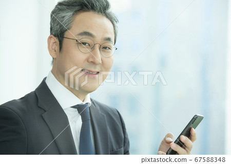 商務西裝男人 67588348