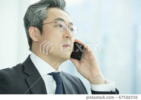 商務西裝男人 67588356