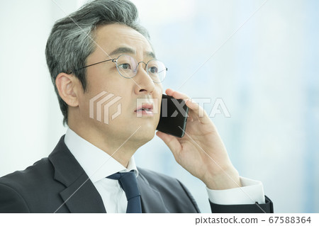 商務西裝男人 67588364