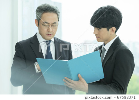 Business,man,2 people Business,man,2 people 67588371