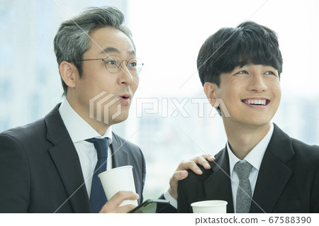 Business,man,2 people 67588390