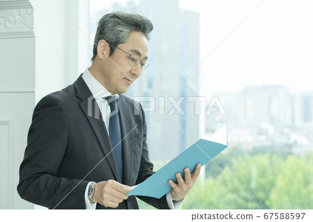 商務西裝男人 商務西裝男人 67588597