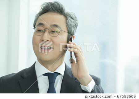 商務西裝男人 67588609