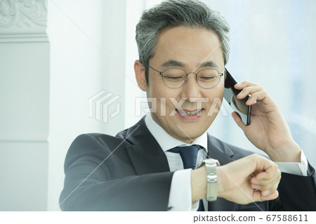 商務西裝男人 67588611