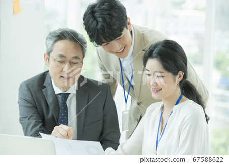 Business,3 people,meeting 67588622