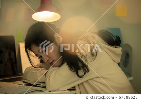 Lifestyle,study,woman 67588625