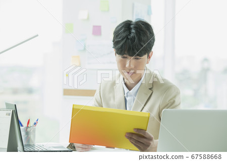 Business, one, man 67588668