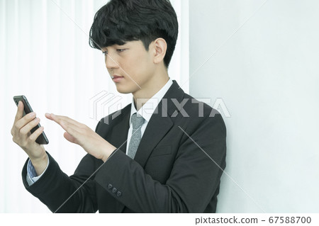 商務西裝男人 67588700