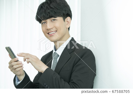 商務西裝男人 67588705