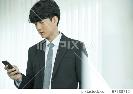 商務西裝男人 67588713