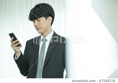 商務西裝男人 67588728