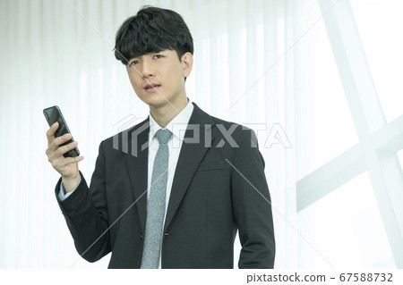 商務西裝男人 67588732