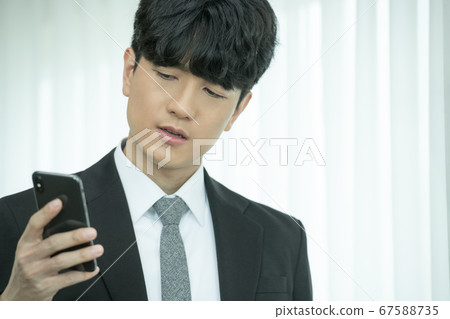 商務西裝男人 67588735