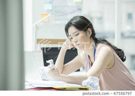 Business, 1 person, fatigue 67588797