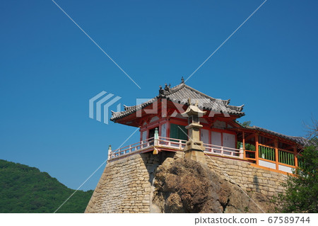 《Hiroshima Prefecture》 On a sunny day, the scenery of the Afusa Usan Kannon at Bandai Temple 《Hiroshima Prefecture》 On a sunny day, the scenery of the Afusa Usan Kannon at Bandai Temple 67589744