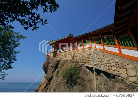 《Hiroshima Prefecture》 On a sunny day, the scenery of the Afusa Usan Kannon at Bandai Temple 67590924