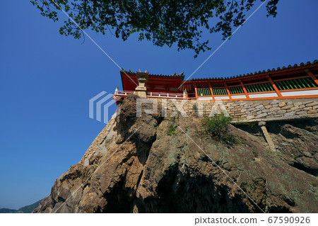 《Hiroshima Prefecture》 On a sunny day, the scenery of the Afusa Usan Kannon at Bandai Temple 《Hiroshima Prefecture》 On a sunny day, the scenery of the Afusa Usan Kannon at Bandai Temple 67590926
