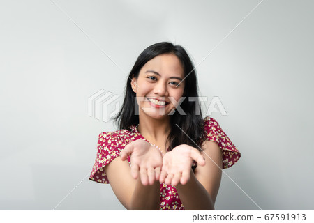 Woman in chinese style open the palm of the hand Woman in chinese style open the palm of the hand 67591913