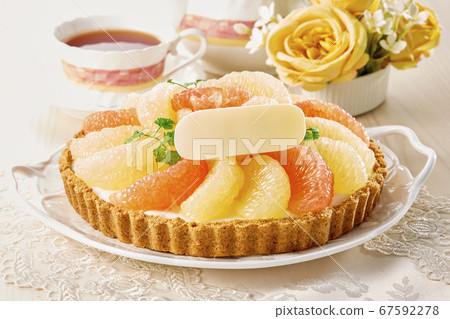 Grapefruit tarts 67592278