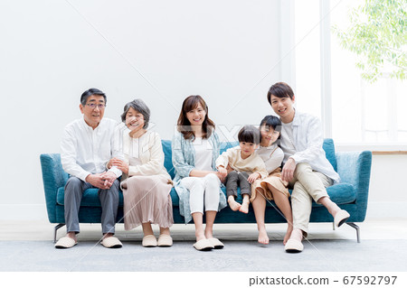 三代家庭，客廳，家庭，沙發 67592797