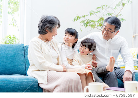 年長的夫婦，孫子， 67593597