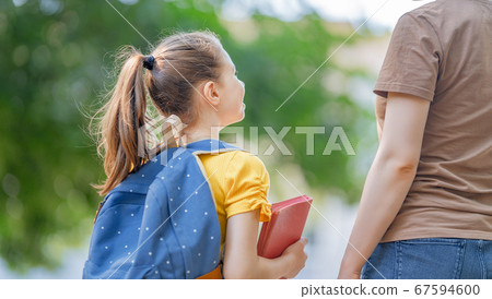 Parent and pupils going to school 67594600