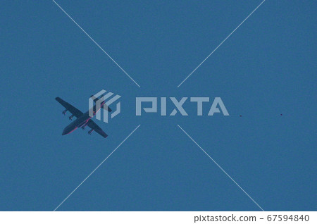 Parachute troops descending from C-130 in the evening Parachute troops descending from C-130 in the evening 67594840