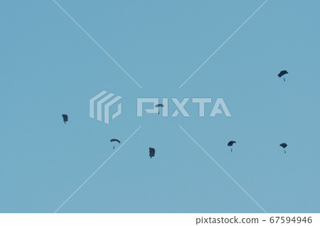 U.S. Army parachute unit performing descent training in the evening U.S. Army parachute unit performing descent training in the evening 67594946