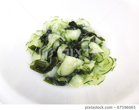 Fresh cucumber and seaweed vinegar 67596065