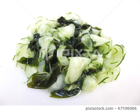 Fresh cucumber and seaweed vinegar 67596066