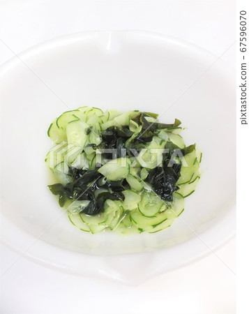 Fresh cucumber and seaweed vinegar Fresh cucumber and seaweed vinegar 67596070