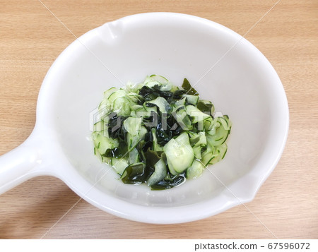 Fresh cucumber and seaweed vinegar 67596072