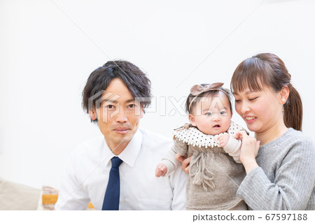 3 people family 67597188
