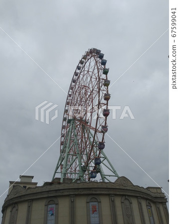 Kaohsiung, Taiwan-05/11/2019: E-DA World Love Ferris Wheel 67599041