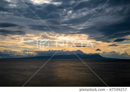 Sunset scenery of Mikoshi Coast, which was selected as one of the 100 best sunsets in the Ariake Sea in Kumamoto Prefecture Sunset scenery of Mikoshi Coast, which was selected as one of the 100 best sunsets in the Ariake Sea in Kumamoto Prefecture 67599257