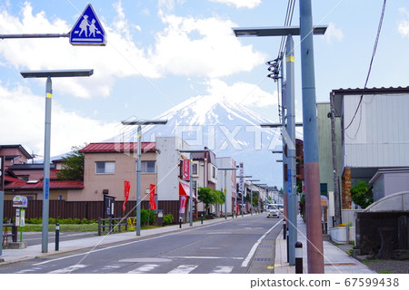 Mt. Fuji seen from Kamiyoshida, National Highway 137 Fujiyoshida 67599438
