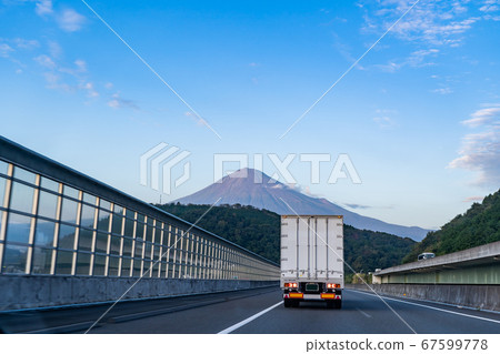 A truck running on the Shin-Tomei Expressway while looking at Mt. Fuji 67599778