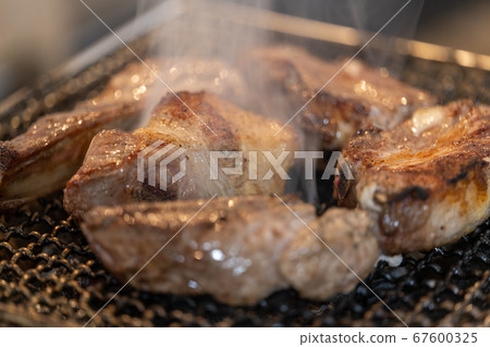 Charcoal grilled domestic _ Pork spare rib (rose with bone) Charcoal grilled domestic _ Pork spare rib (rose with bone) 67600325