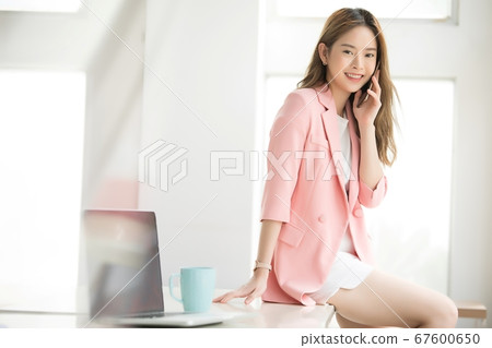 Young young female office worker business office mobile phone desk sitting style person material Young young female office worker business office mobile phone desk sitting style person material 67600650