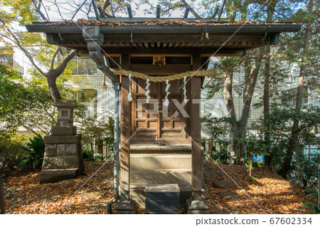 Sarugaku Shrine Kofun and Sarugaku Shrine 67602334