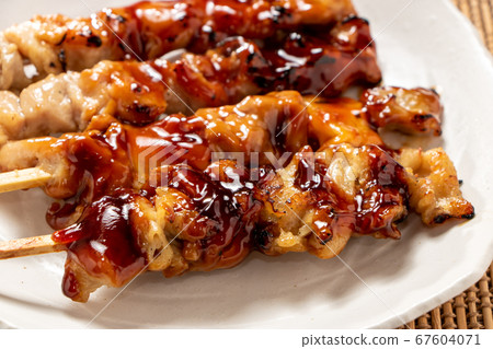A grilled chicken skewer with a yakitori (tare-yaki) platter. 67604071
