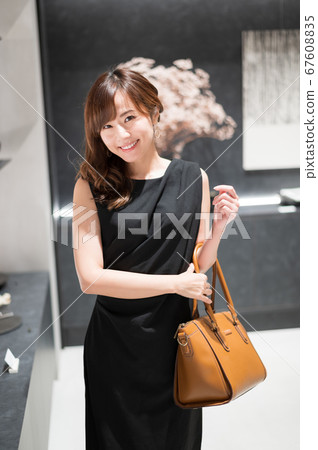 Celebrity women shopping Celebrity women shopping 67608835