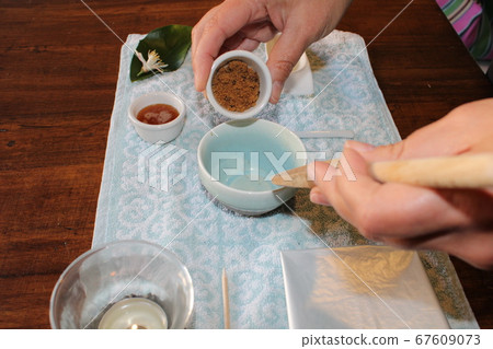 homemade hand spa treatment with sugar and honey 67609073