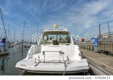 Yachts moored at the mooring Yachts moored at the mooring 67609413