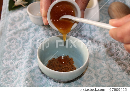 homemade hand spa treatment with sugar and honey homemade hand spa treatment with sugar and honey 67609423