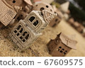 Miniature objects 67609575