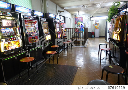 老式遊戲中心（無人駕駛）圖像 67610619